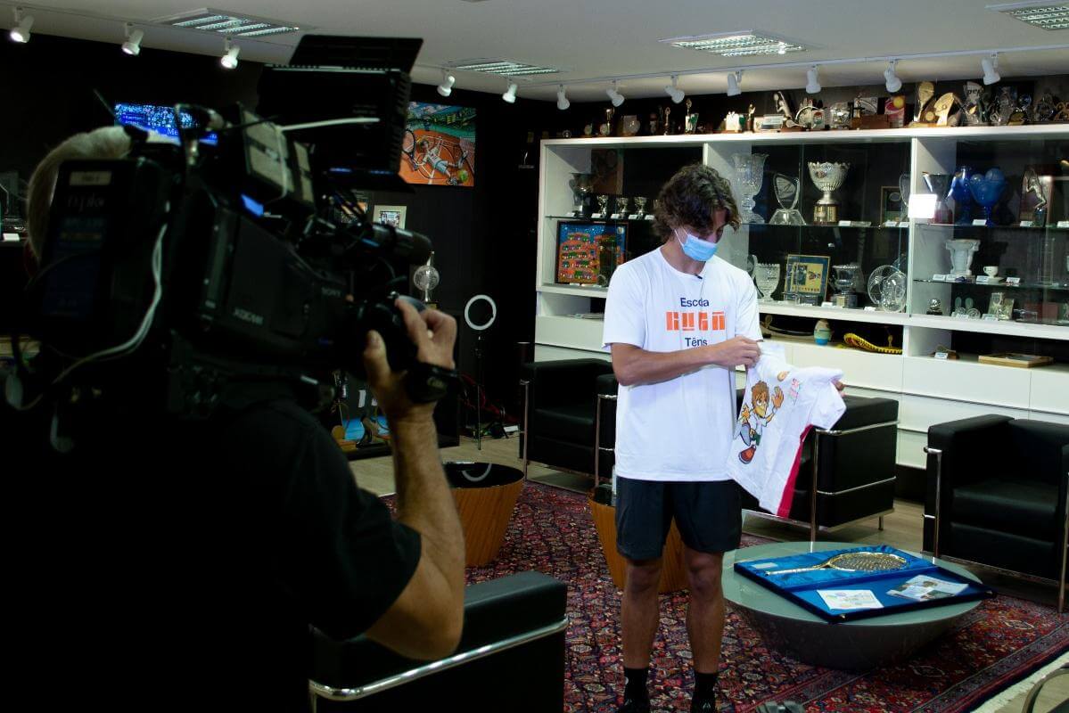 DUDU É O PRIMEIRO ATLETA DA ESCOLA GUGA A RECEBER BOLSA PARA A ROSS SCHOOL